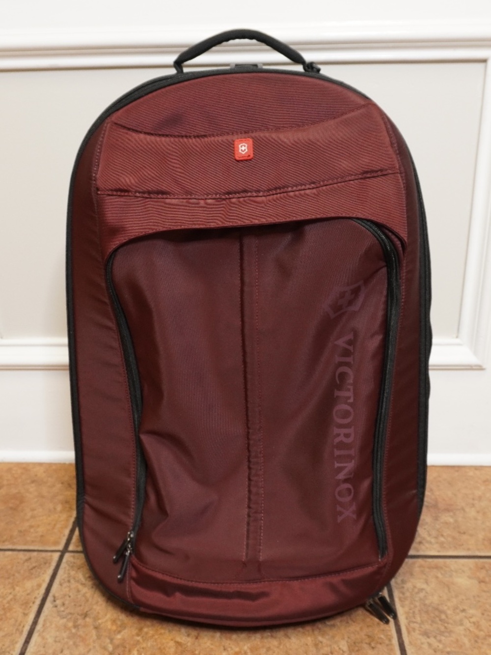 Victorinox Seefeld 25-inch Expandable Suitcase